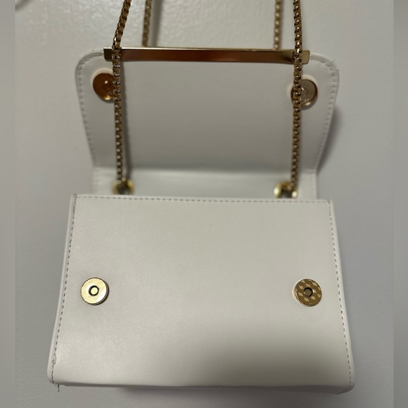💫Luxury White & Gold Chain Purse 💖 Chic Modern Crossbody for Elegant Style. 💫 - Picture 3 of 5